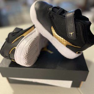 Nike Jordan Aura Max 4